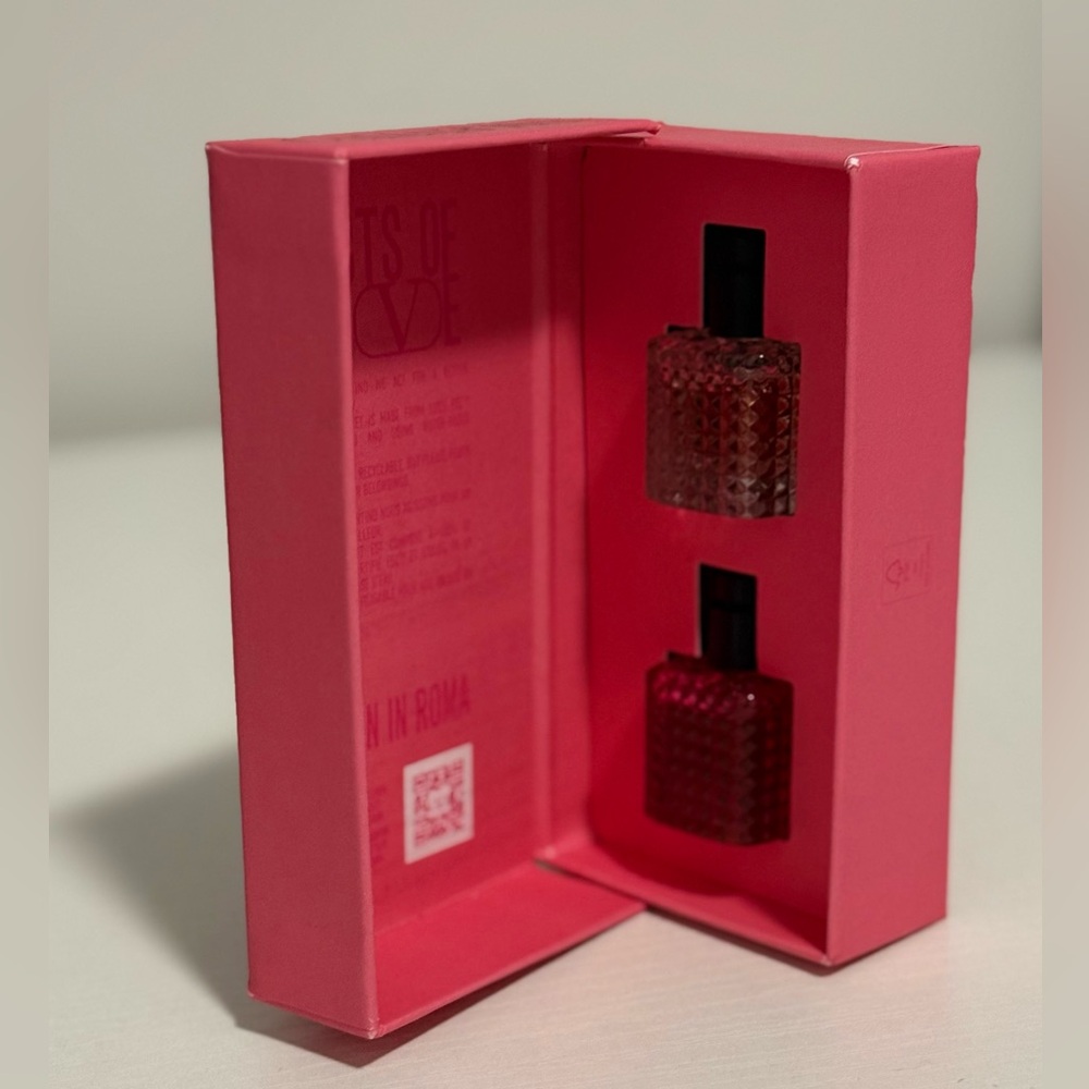 Valentino Pink Born in Roma Perfume Box - Picture 2 of 6